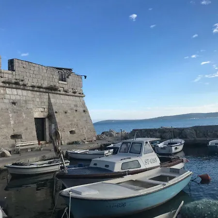 Apartment Mornar Kastela